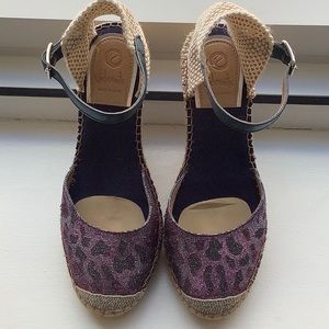Vidorreta Navy metallic leopard print espadrille.